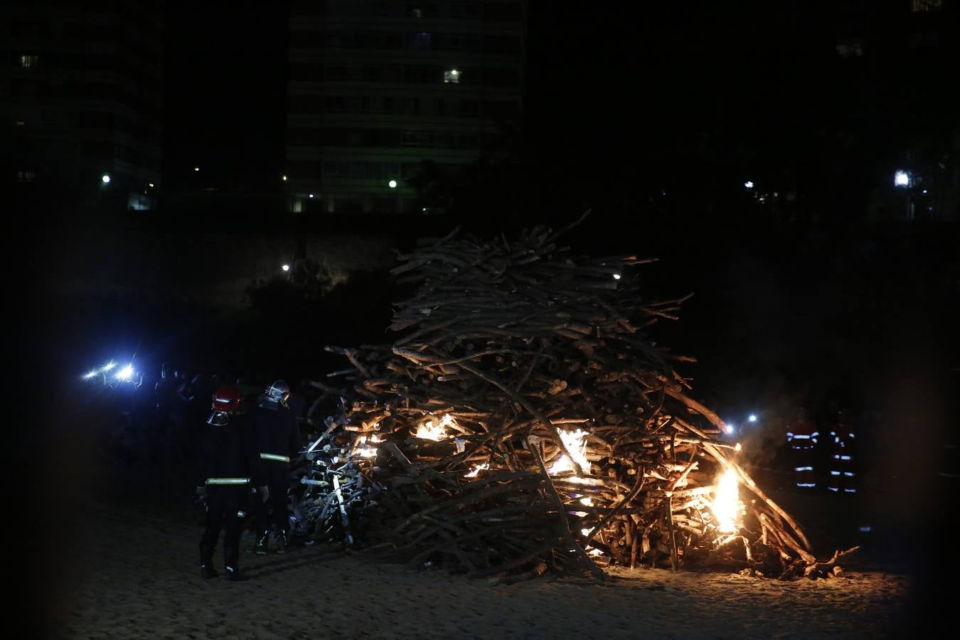 Noche de San Juan en la playa de Las Moreras de Valladolid (2/3)