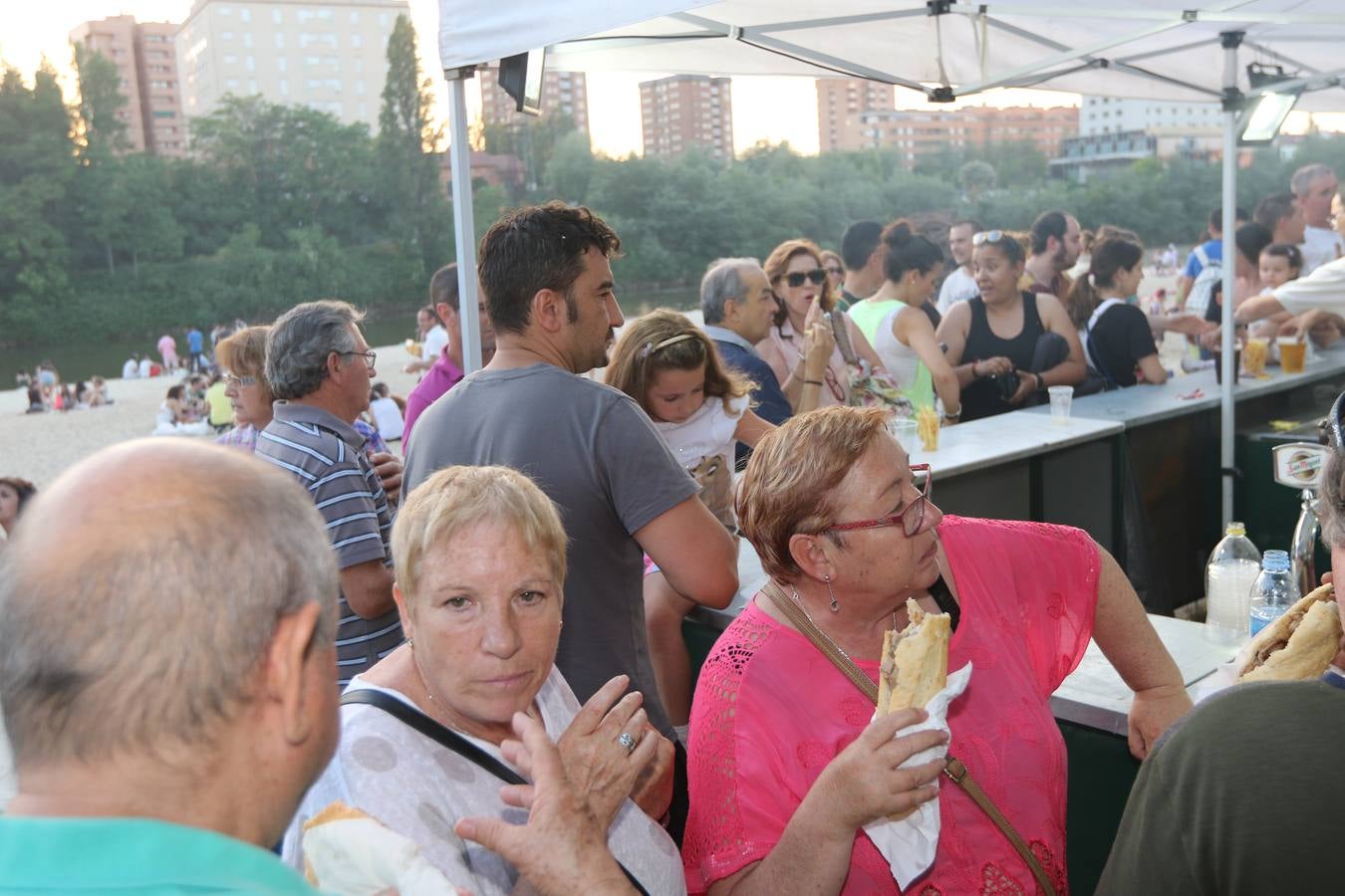 Si estuviste en la Noche de San Juan en las Moreras, búscate en las fotos (3/3)