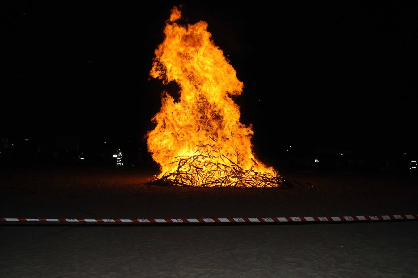 Noche de San Juan en la playa de Las Moreras de Valladolid (3/3)