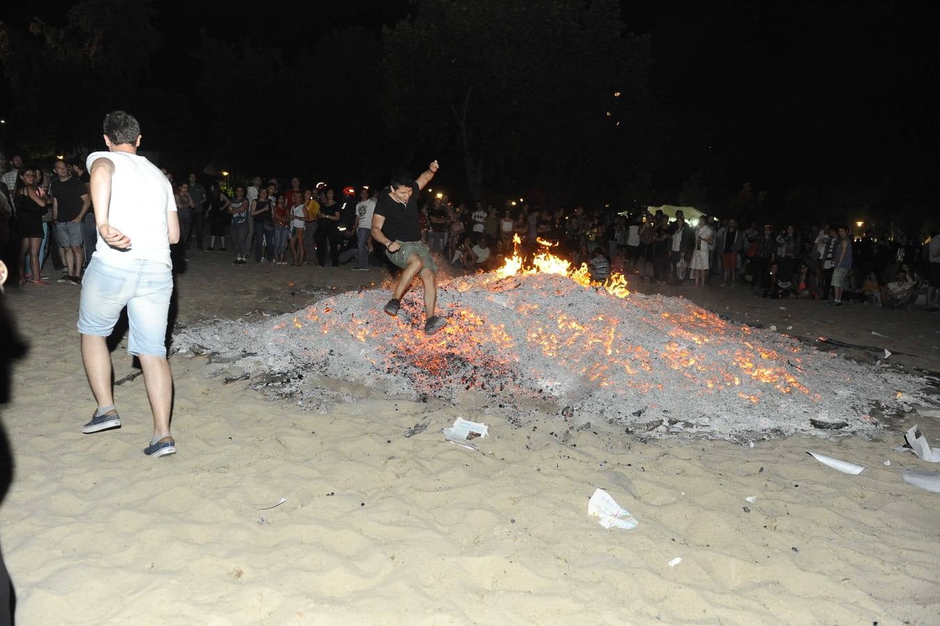 Noche de San Juan en la playa de Las Moreras de Valladolid (3/3)