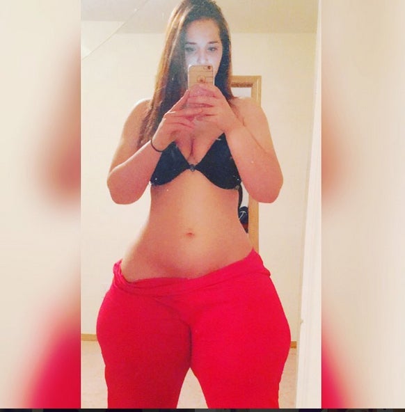 Raylynn, la joven que triunfa en Instagram por su particular anatomía