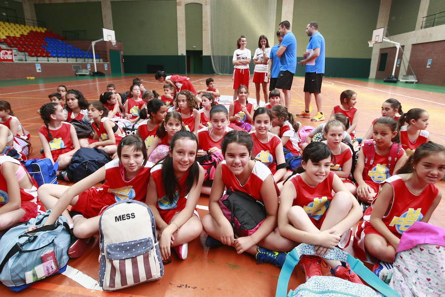 Arranca en Salamanca el campus de baloncesto Marta Fernández