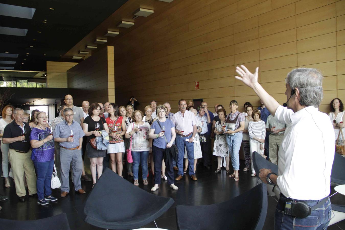 La Bodega Cepa 21 abre sus puertas al Club de Catas de El Norte de Castilla (1/2)