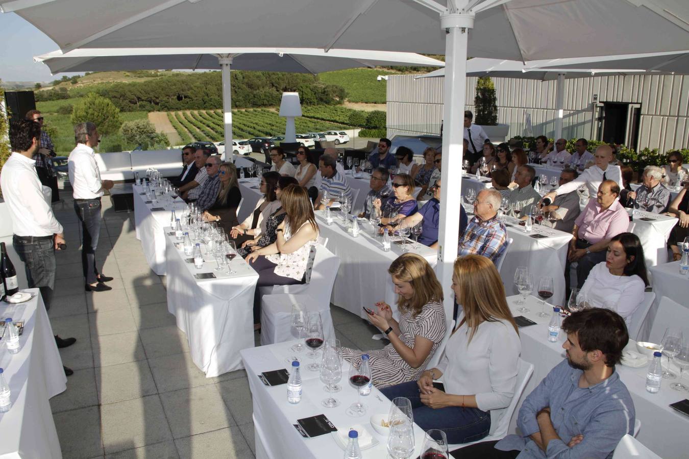 La Bodega Cepa 21 abre sus puertas al Club de Catas de El Norte de Castilla (2/2)