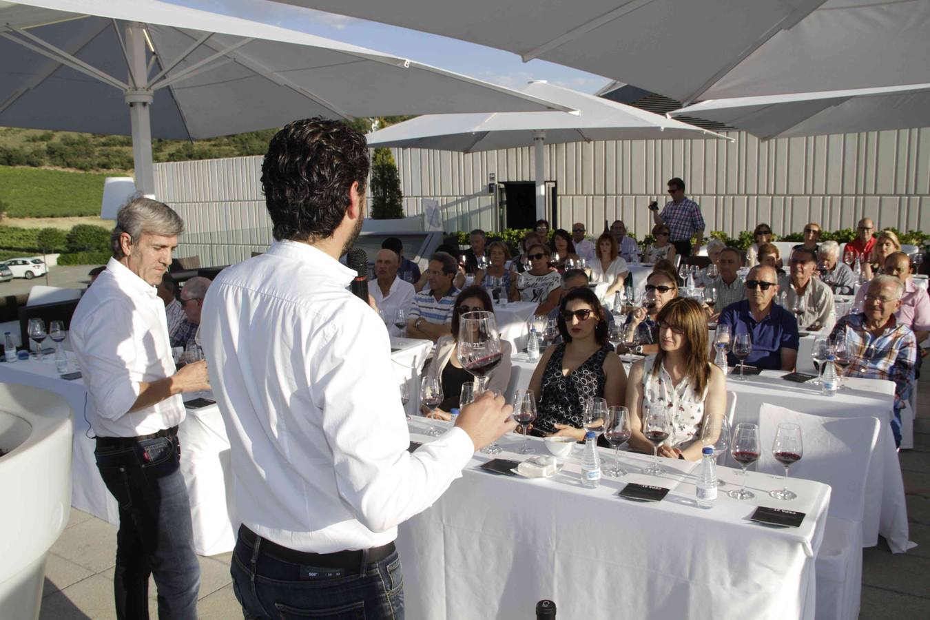 La Bodega Cepa 21 abre sus puertas al Club de Catas de El Norte de Castilla (2/2)