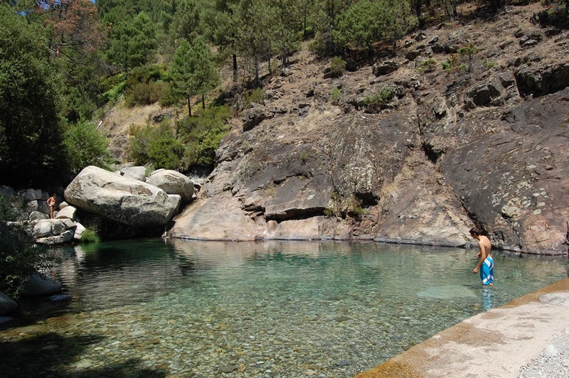 Piscina Natural Charco Verde en Guisando (Ávila).