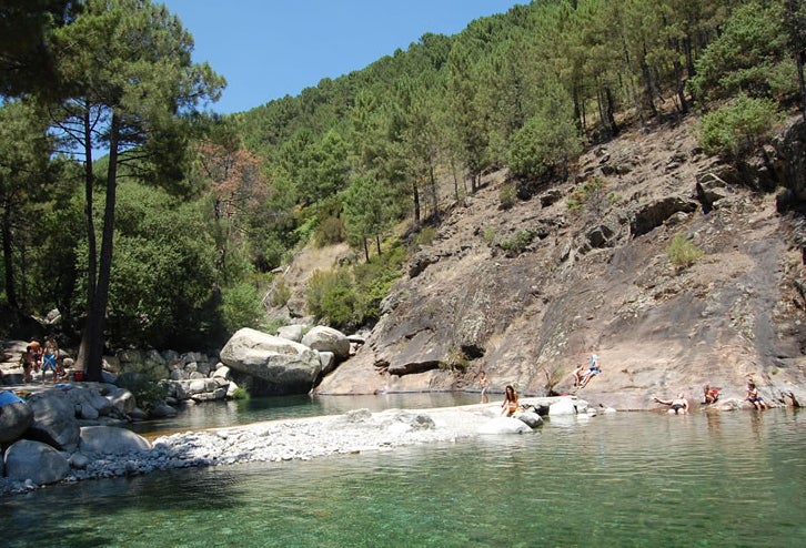 Piscina Natural Charco Verde en Guisando (Ávila).