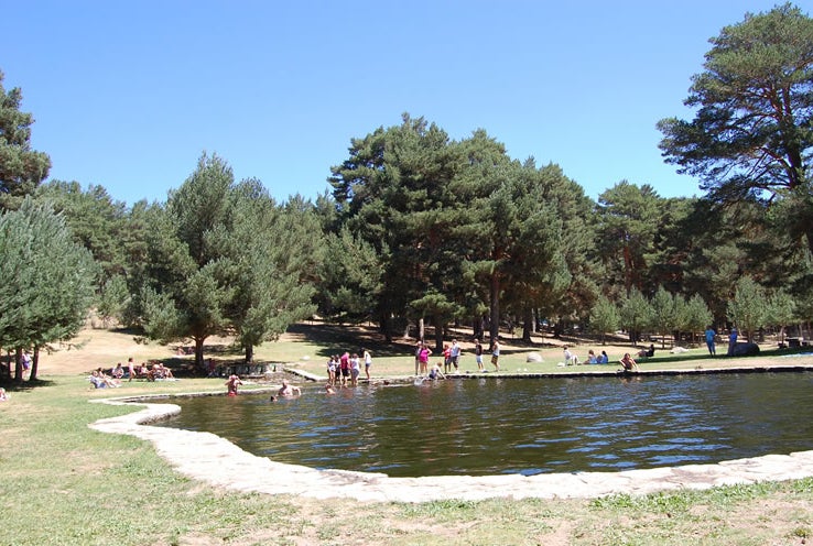 Piscina natural de Hoyos del Espino (Ávila).