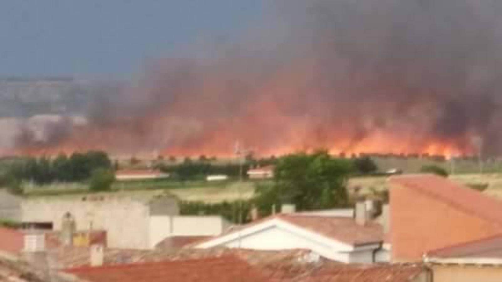 Incendio entre Cubillas (Valladolid) y Dueñas (Palencia)