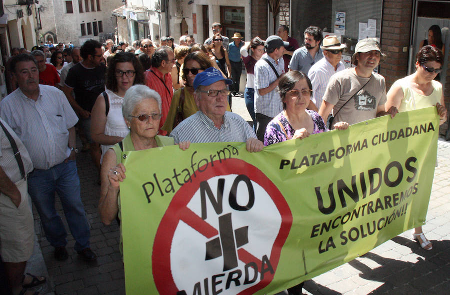Protesta de la plataforma &#039;No más mierda&#039; en Cuéllar (Segovia)