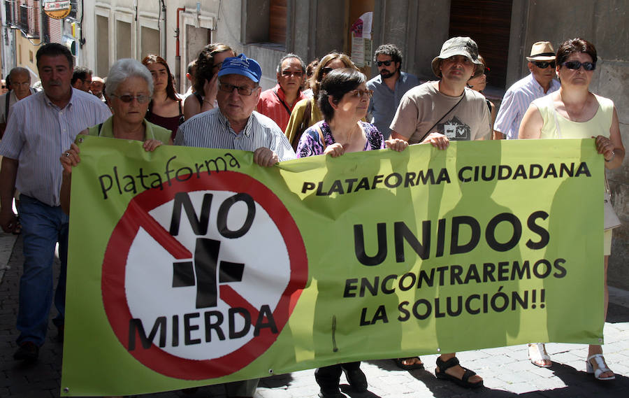 Protesta de la plataforma &#039;No más mierda&#039; en Cuéllar (Segovia)