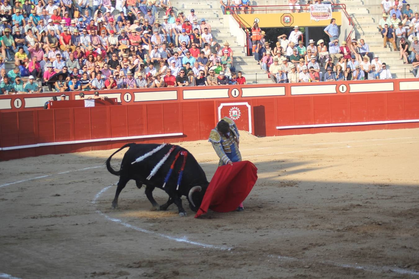 Tarde taurina en Arévalo de la infanta Elena y su hija Victoria Federica