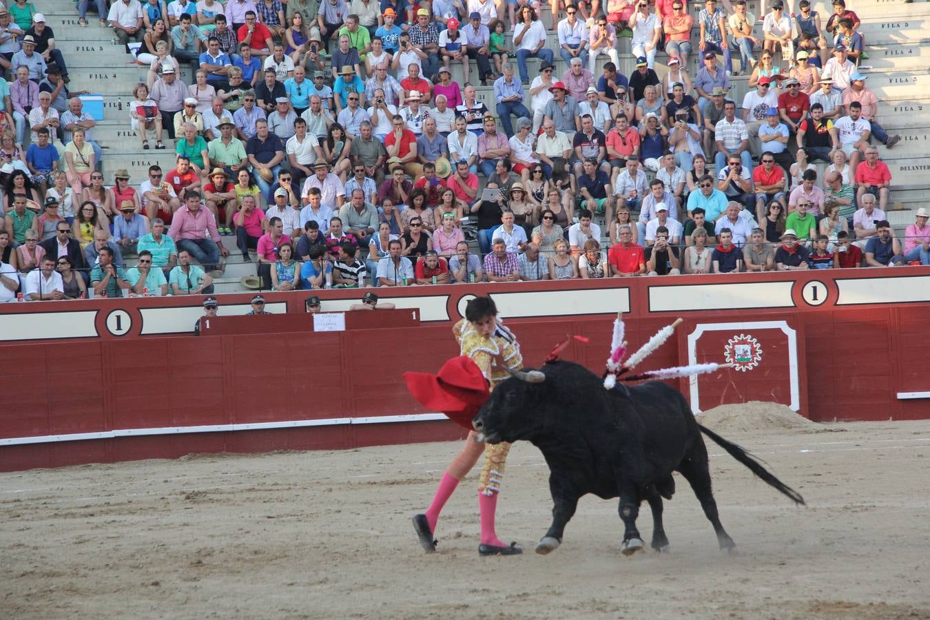 Tarde taurina en Arévalo de la infanta Elena y su hija Victoria Federica