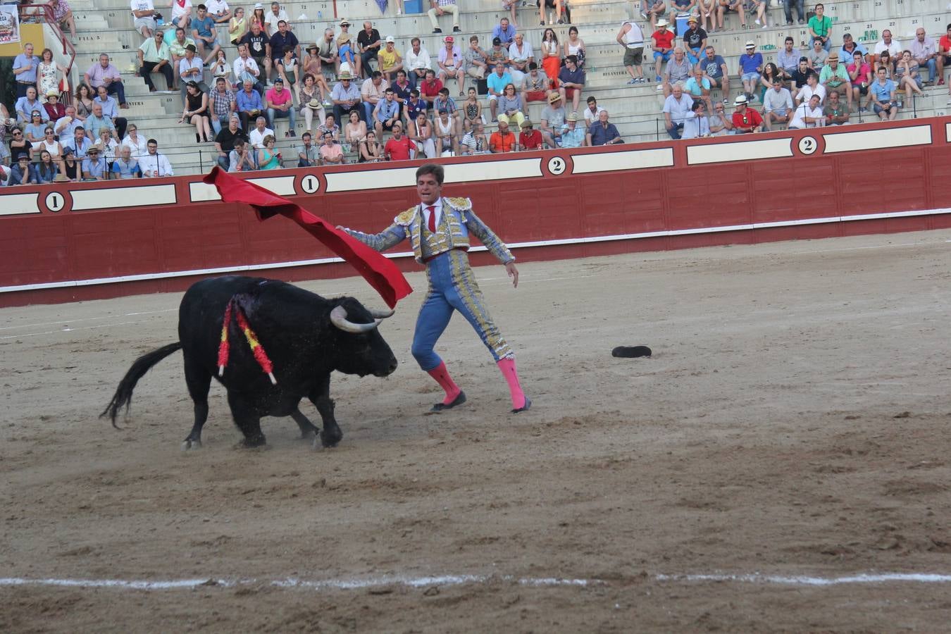 Tarde taurina en Arévalo de la infanta Elena y su hija Victoria Federica