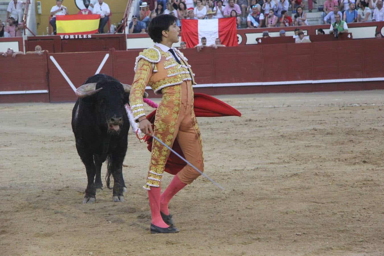 Tarde taurina en Arévalo de la infanta Elena y su hija Victoria Federica