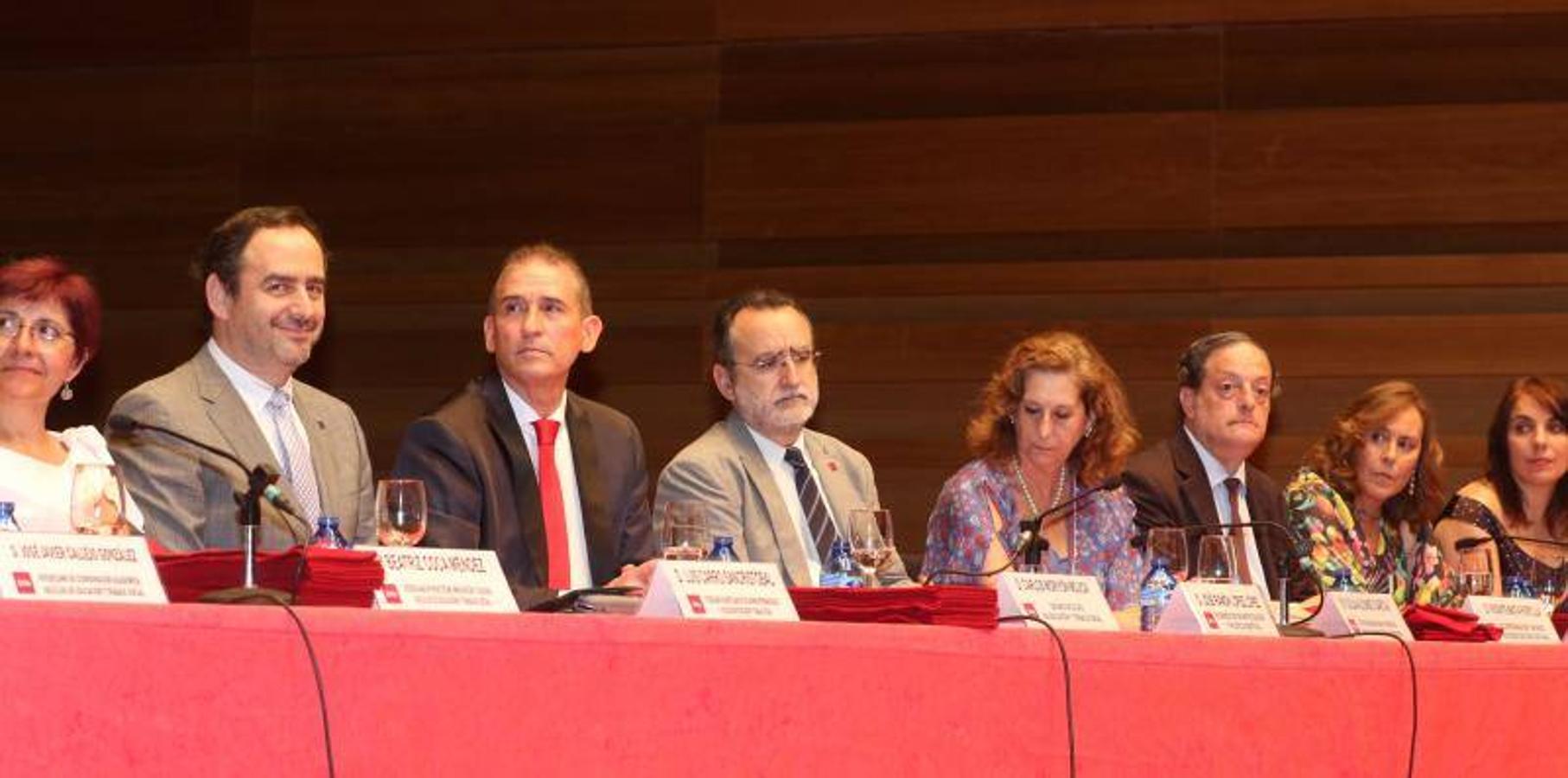 Entrega de Diplomas de la Graduación de Educación