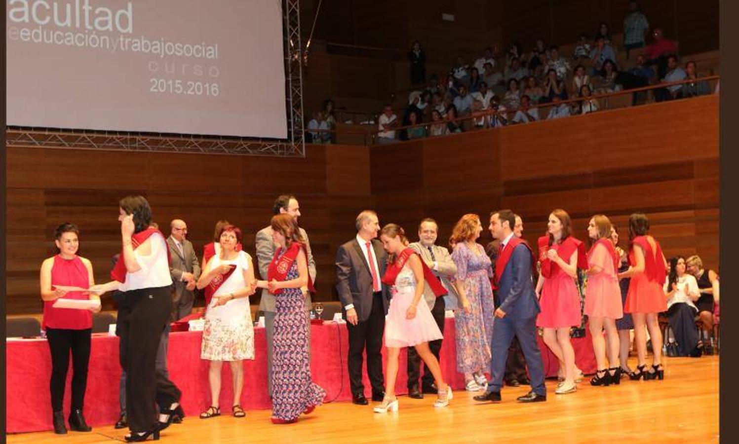 Entrega de Diplomas de la Graduación de Educación