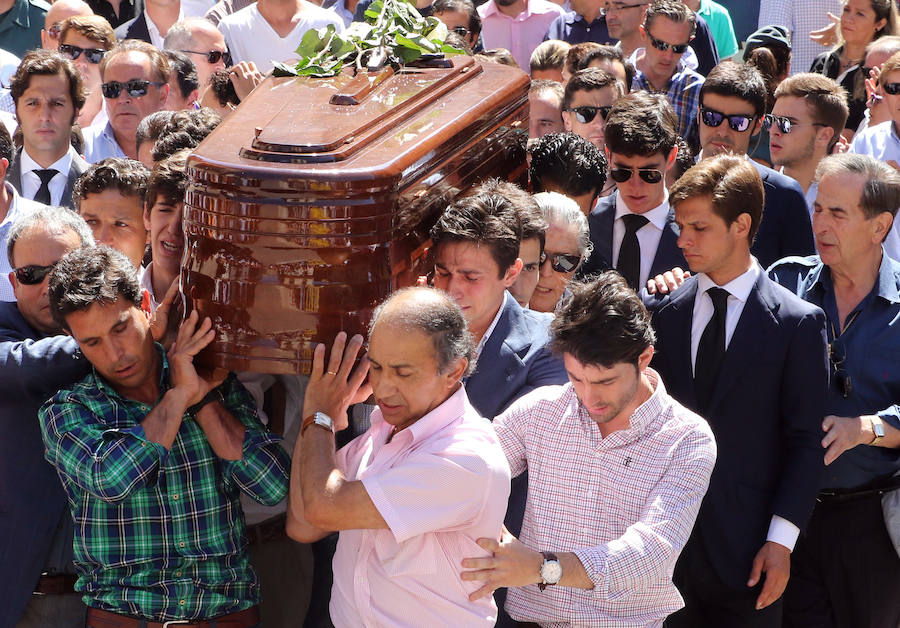 Funeral en Sepúlveda (Segovia) por el torero Víctor Barrio (2/2)