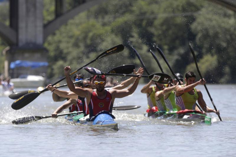 Regata k-4 en el río Pisuerga