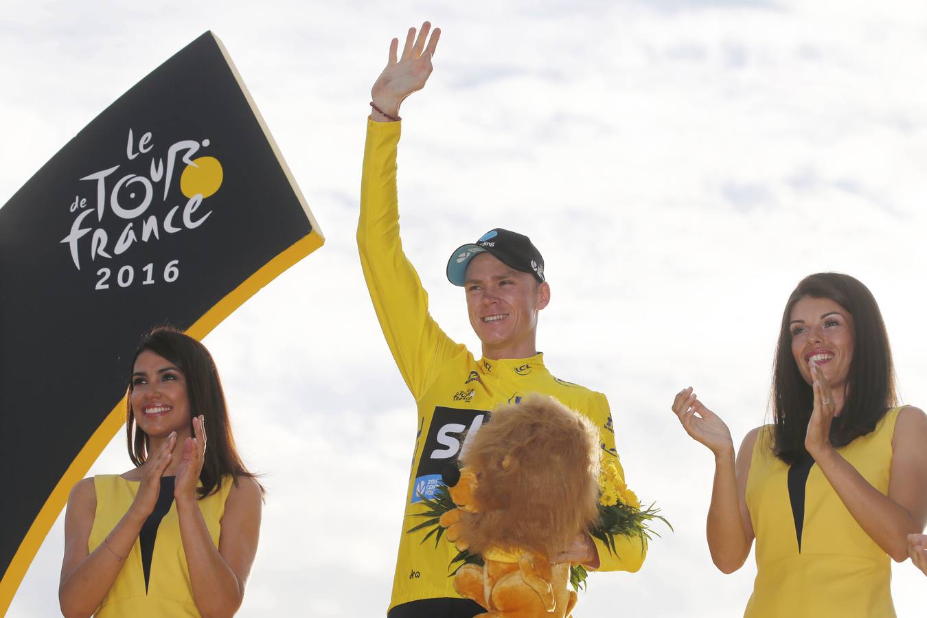 Froome celebra su tercer Tour de Francia en París