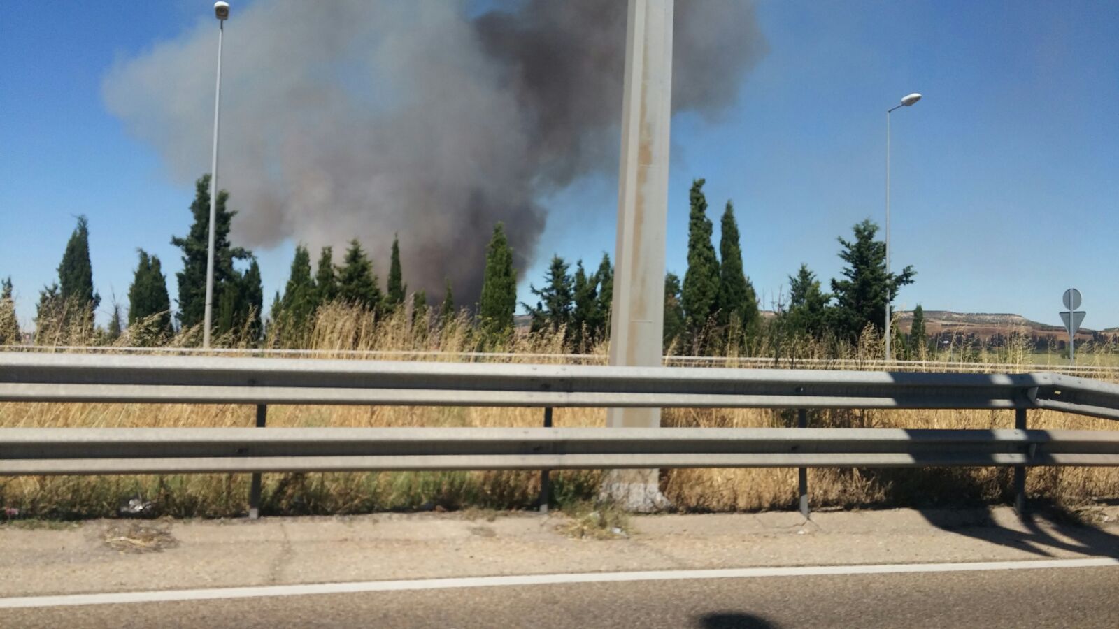 Una gran columna de humo causa alarma en Valladolid