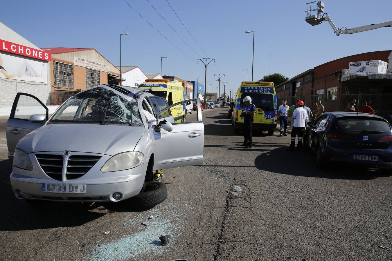 Aparatosa colisión en el polígono de Argales
