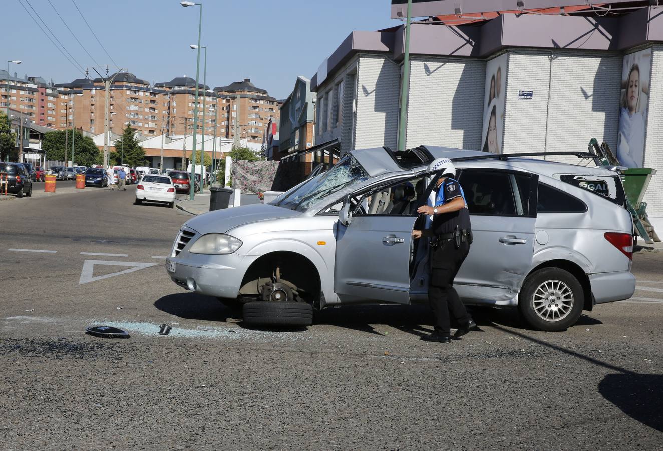 Aparatosa colisión en el polígono de Argales