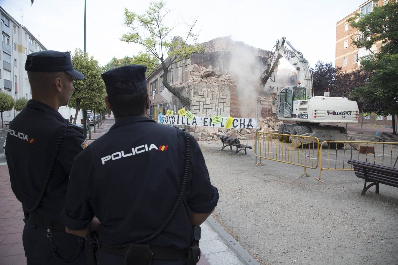 Comienza el derribo del colegio San Juan de la Cruz de La Rondilla