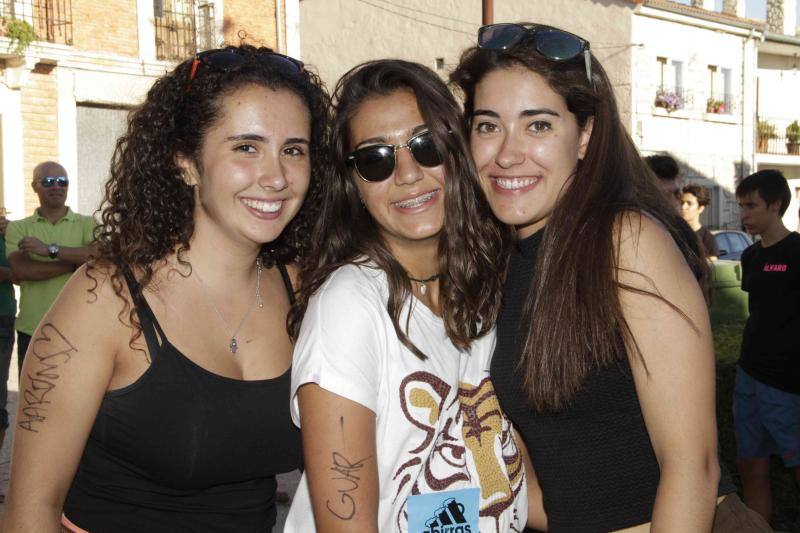 Fotos 1. Chupinazo y desfile de peñas en Campaspero