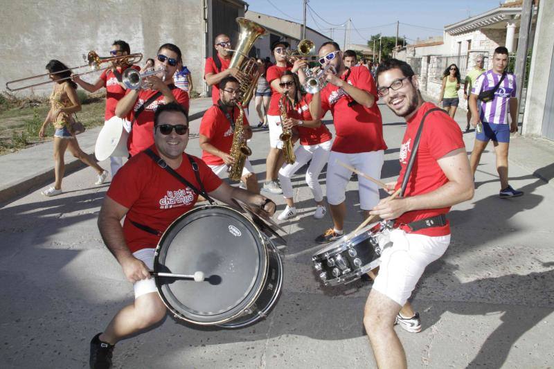 Fotos 2. Chupinazo y desfile de peñas en Campaspero