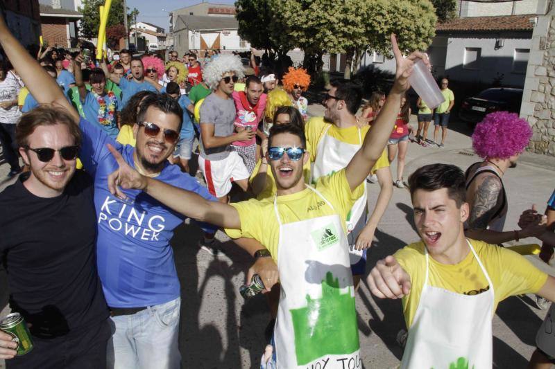 Fotos 2. Chupinazo y desfile de peñas en Campaspero