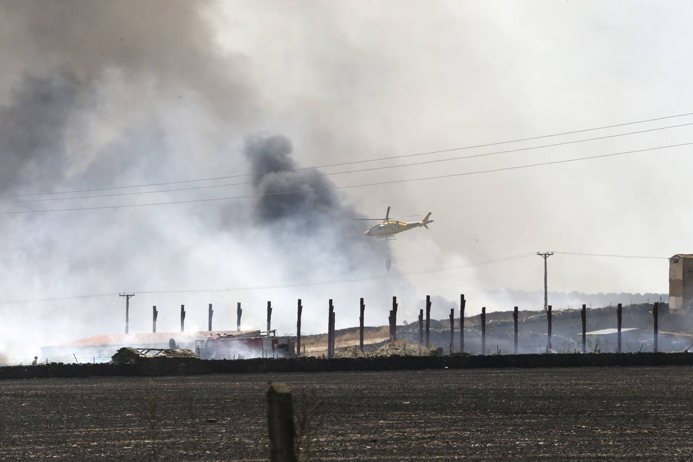 Un incendio declarado en la zona de Aldeagallega sorprende a los vecinos de Miranda de Azán y Aldeatejada (Salamanca)
