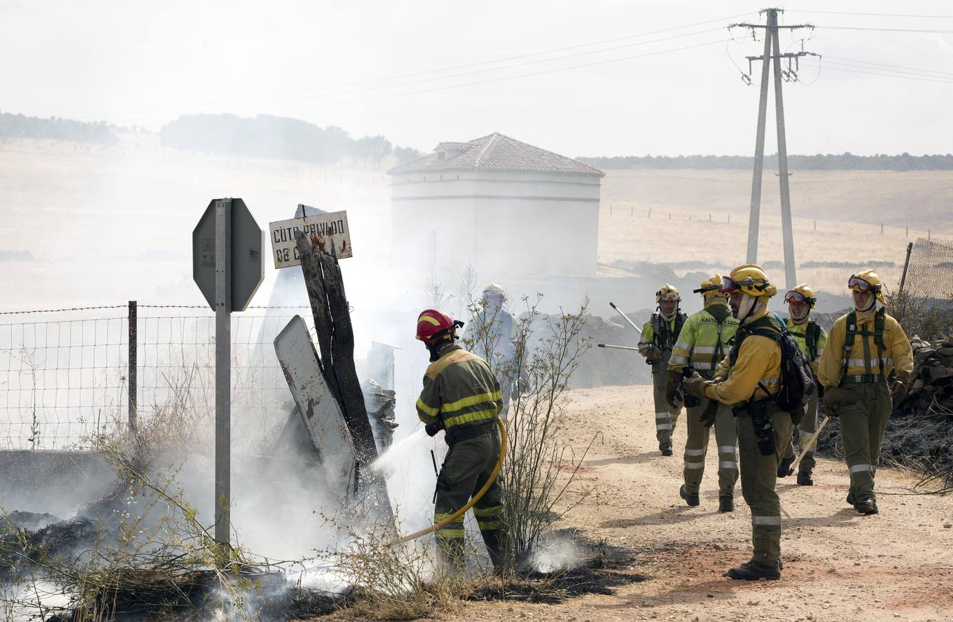 Un incendio declarado en la zona de Aldeagallega sorprende a los vecinos de Miranda de Azán y Aldeatejada (Salamanca)