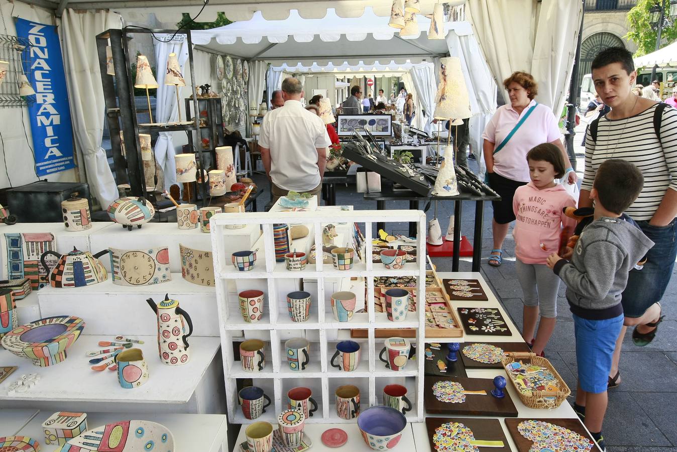 La plaza de Los Bandos de Salamanca acoge la XXVIII Feria del Barro