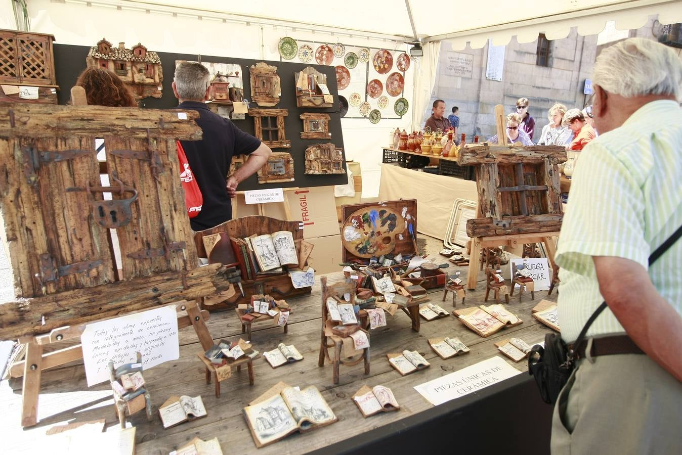 La plaza de Los Bandos de Salamanca acoge la XXVIII Feria del Barro