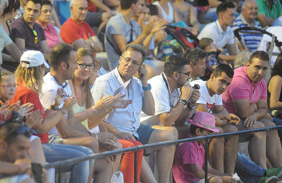 Concurso de recorte libre en Pollos