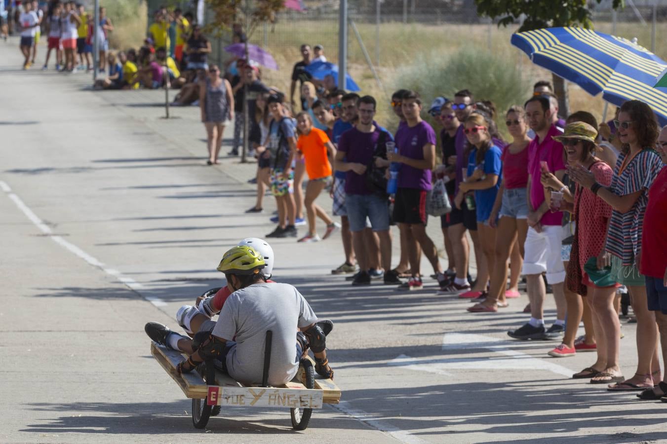 Carrera de autos locos en las fiestas de Viana de Cega