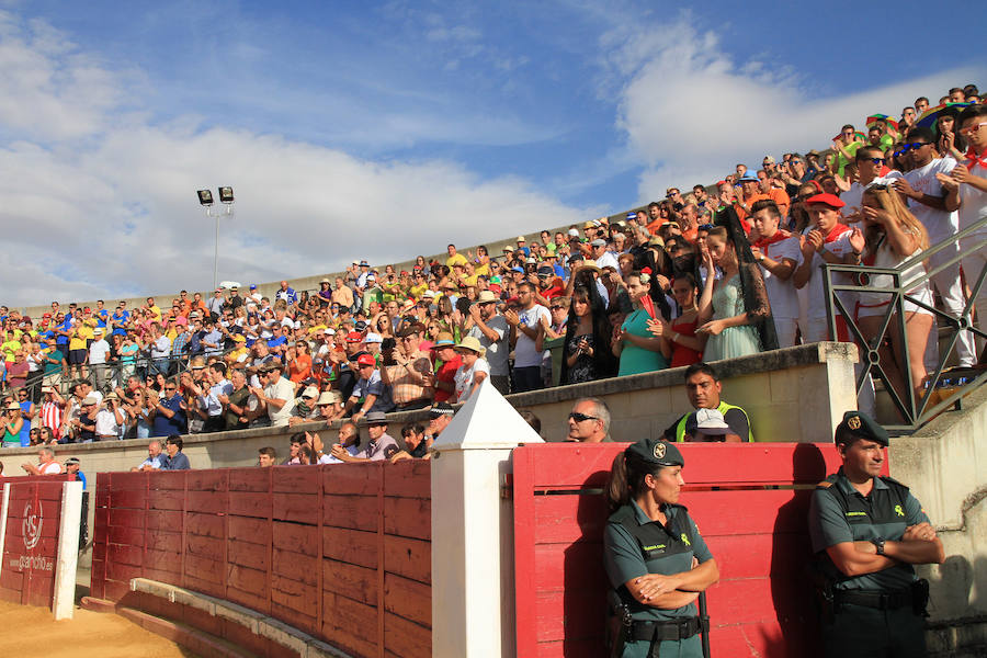 Corrida en Cantalejo en honor a Víctor Barrio (1/2)