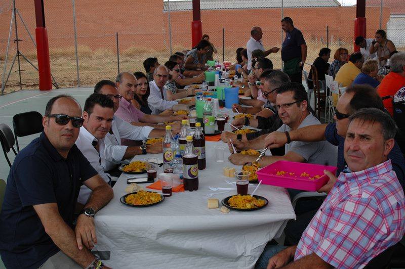 Ofrenda floral a la Virgen de la Esperanza, toros infantiles y paella en Gomecello