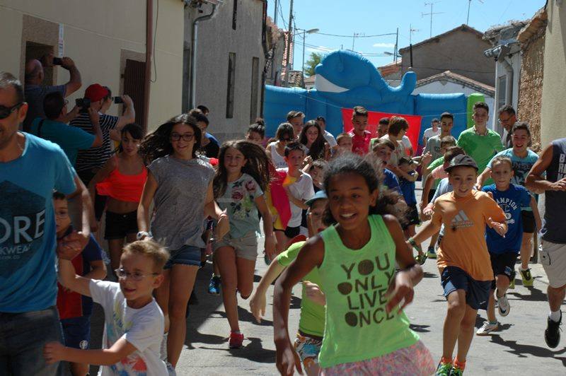 Ofrenda floral a la Virgen de la Esperanza, toros infantiles y paella en Gomecello