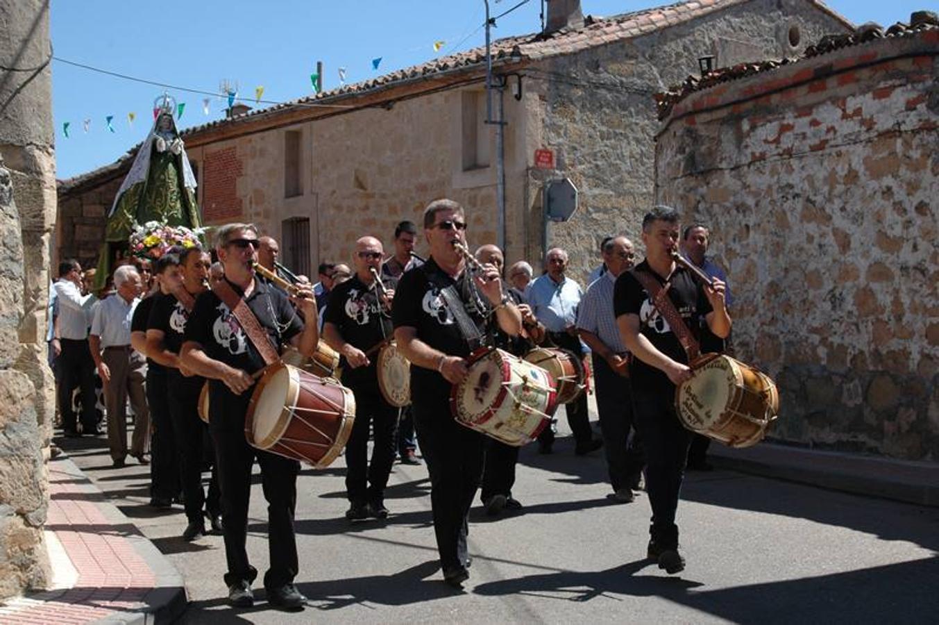 Procesión en honor a la Virgen de la Esperanza en las fiestas de Gomecello