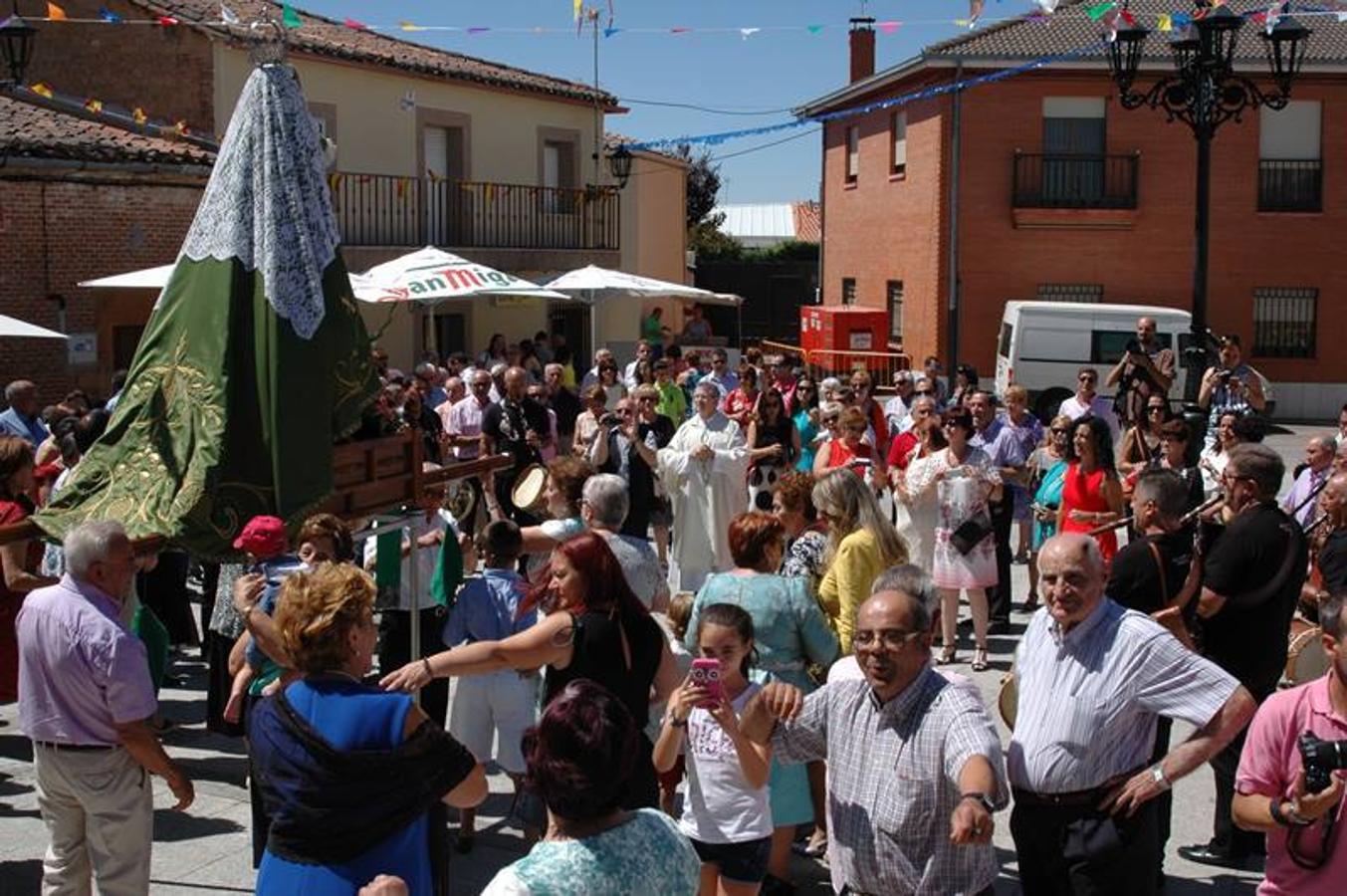 Procesión en honor a la Virgen de la Esperanza en las fiestas de Gomecello