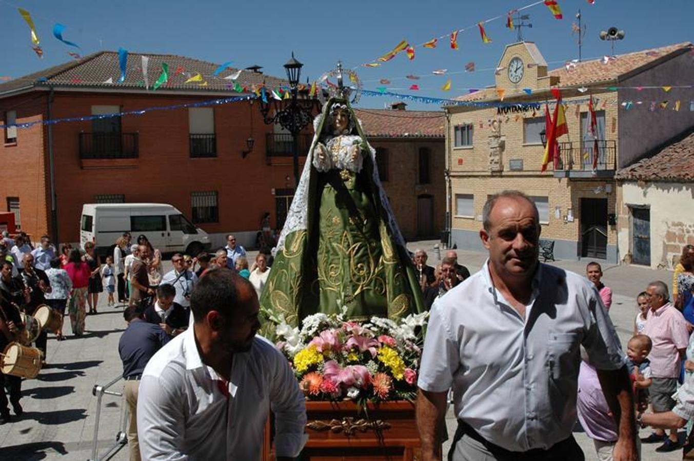 Procesión en honor a la Virgen de la Esperanza en las fiestas de Gomecello