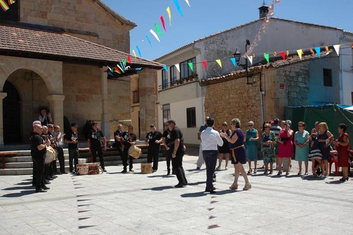 Procesión en honor a la Virgen de la Esperanza en las fiestas de Gomecello