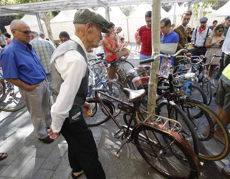VII encuentro de bicicletas clásicas por Palencia