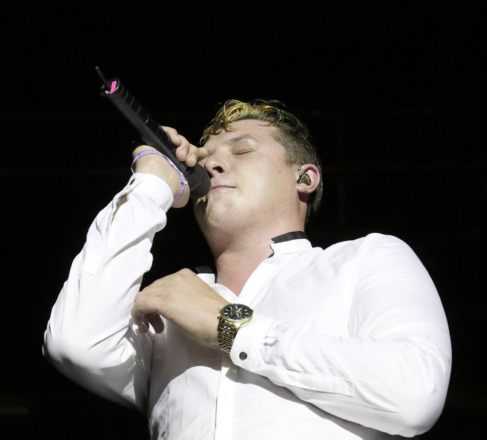 Treinta mil personas corean &#039;Love me again&#039; junto a John Newman en la Plaza Mayor de Valladolid
