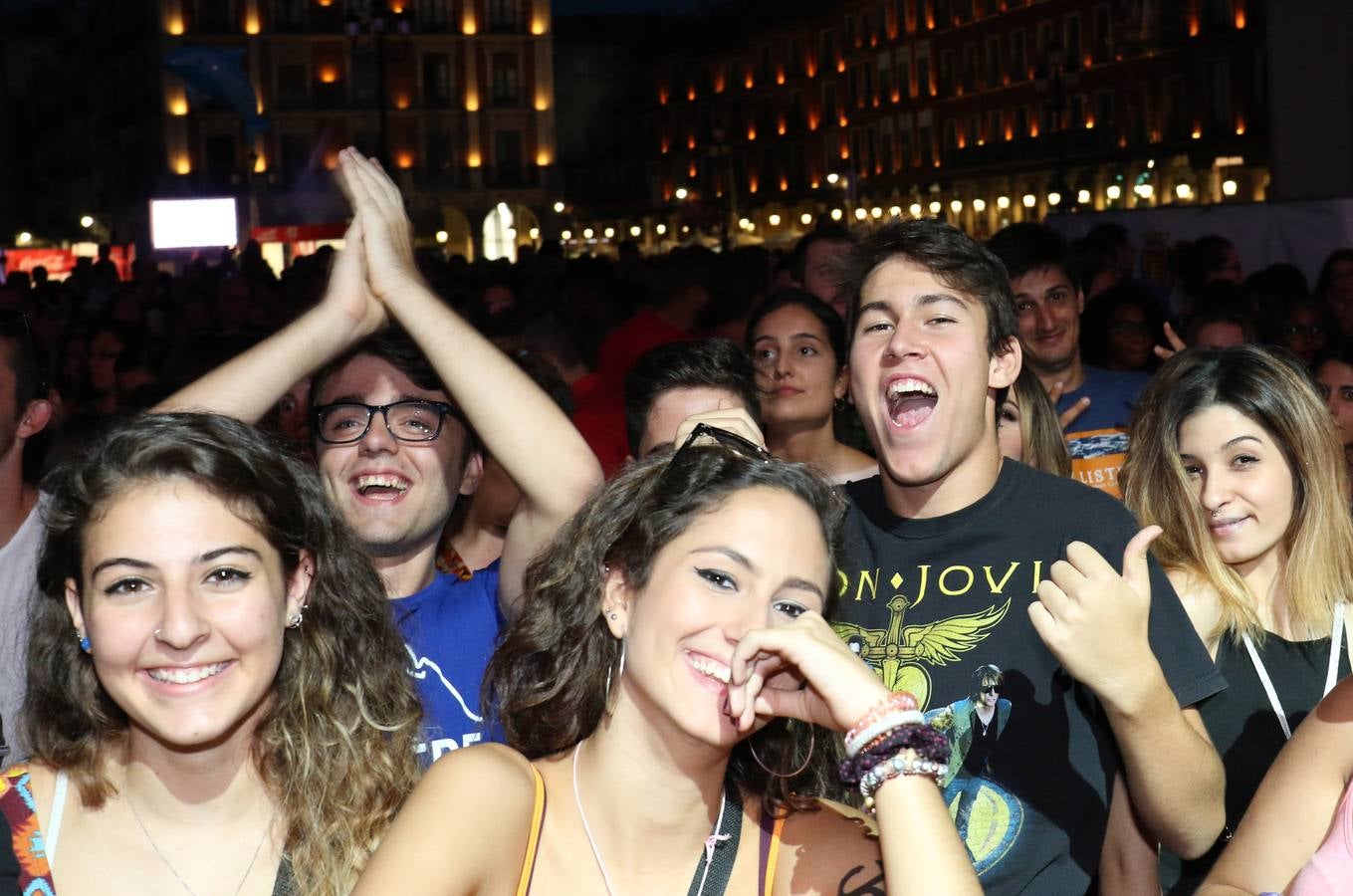 Treinta mil personas corean &#039;Love me again&#039; junto a John Newman en la Plaza Mayor de Valladolid