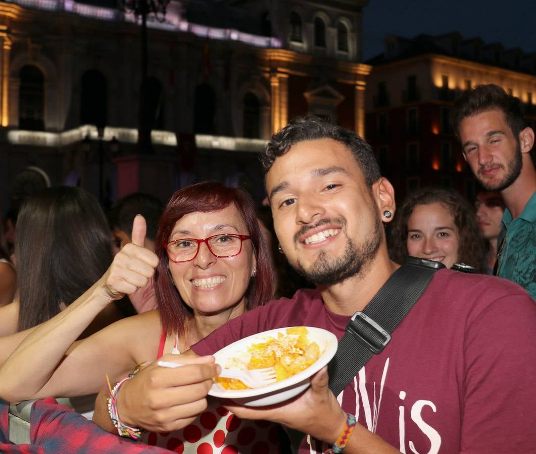 Treinta mil personas corean &#039;Love me again&#039; junto a John Newman en la Plaza Mayor de Valladolid