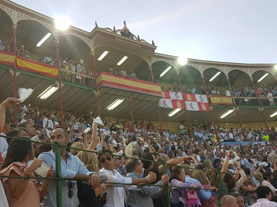 Ambiente de la corrida en homenaje a Víctor Barrio