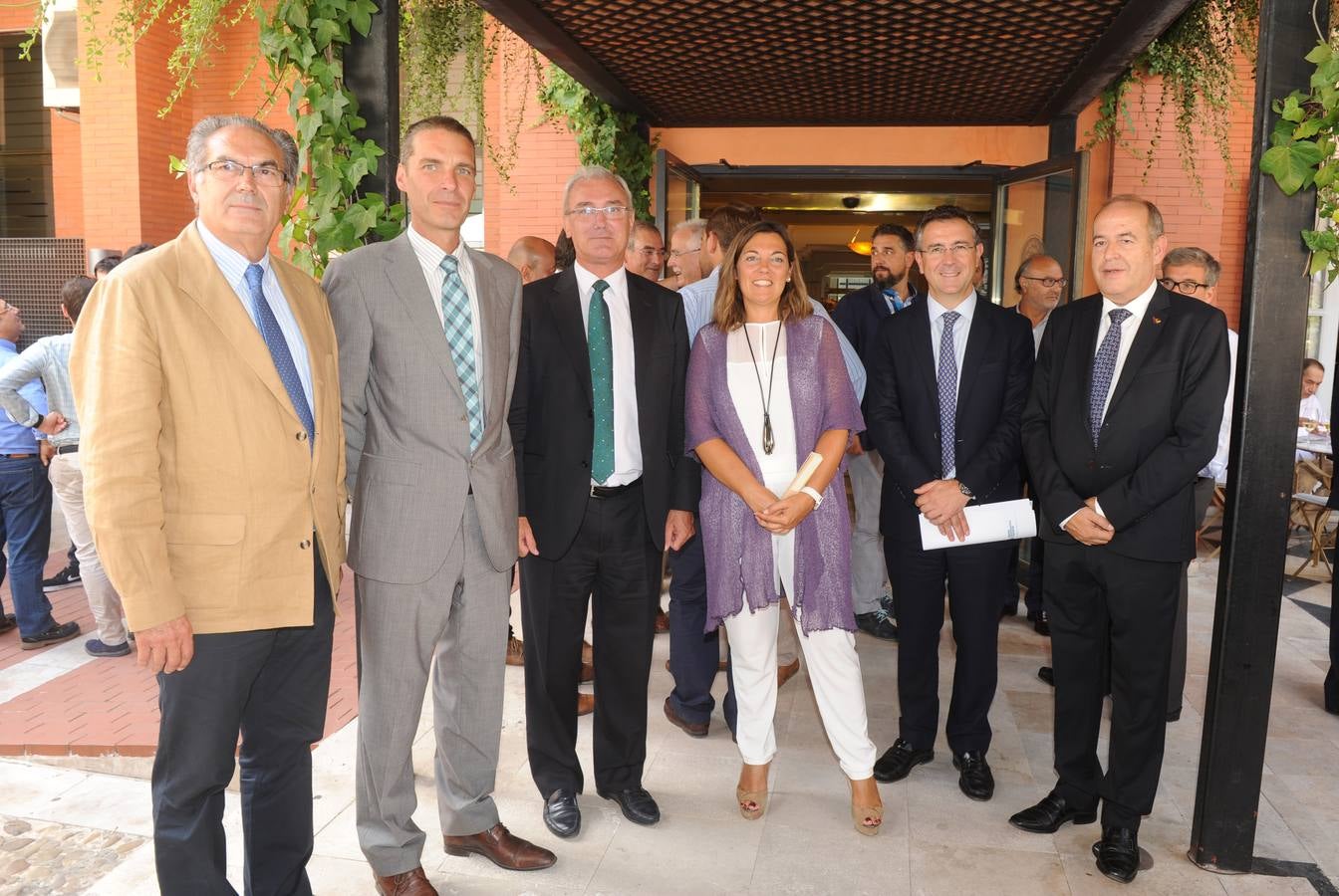 Rafael Sánchez Olea (Cobadú); Rafael Ortega y Jesús Martínez de Salinas (Cajamar); la consejera de Agricultura y Ganadería, Milagros Marcos; Eduardo Baamonde, presidente de Cajamar y Teodoro Hernández, también de Cajamar.